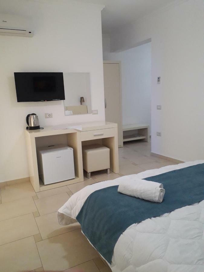 Aler Holiday Inn Sarandë Quarto foto