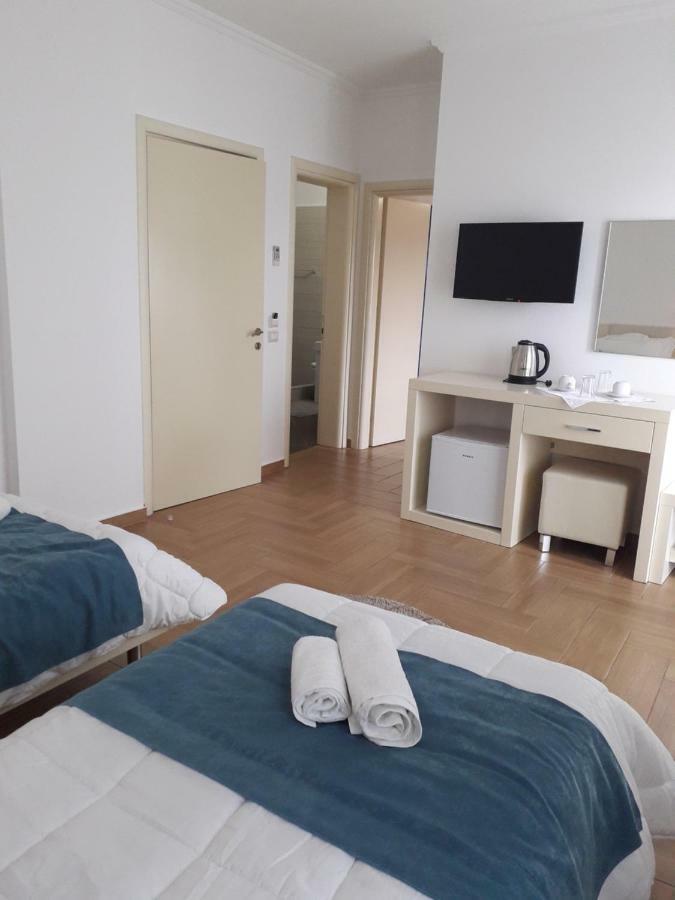 Aler Holiday Inn Sarandë Quarto foto