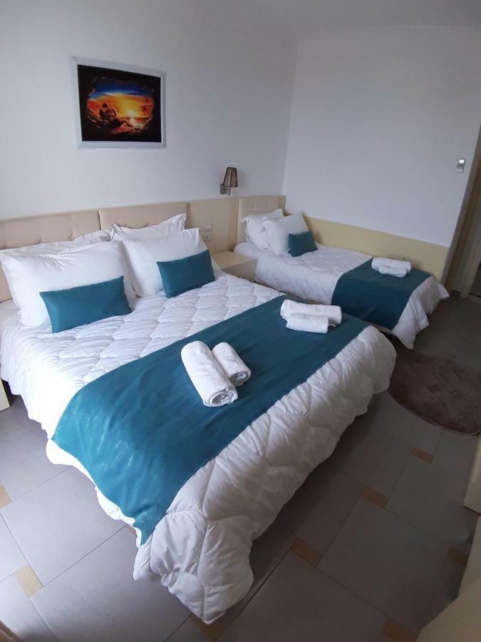 Aler Holiday Inn Sarandë Quarto foto