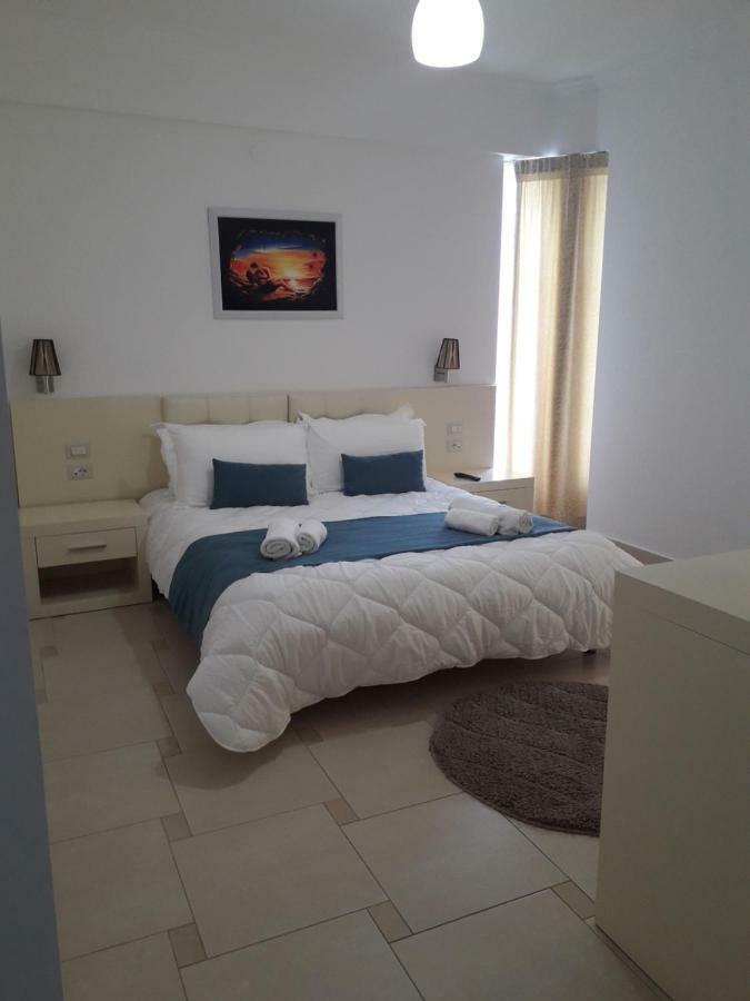 Aler Holiday Inn Sarandë Quarto foto