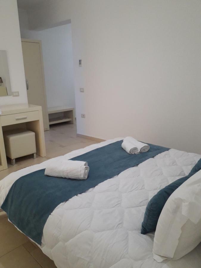 Aler Holiday Inn Sarandë Quarto foto