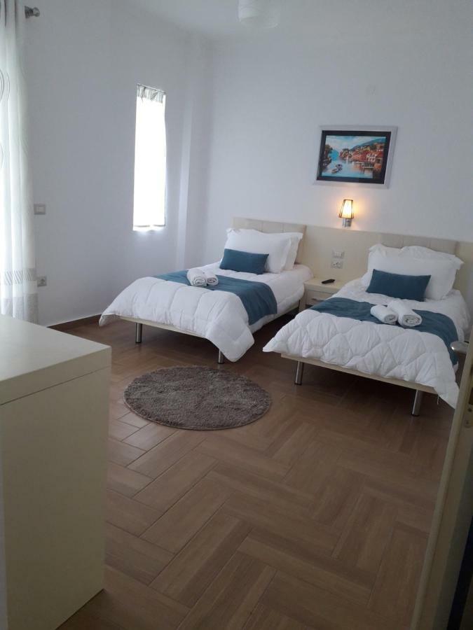 Aler Holiday Inn Sarandë Quarto foto