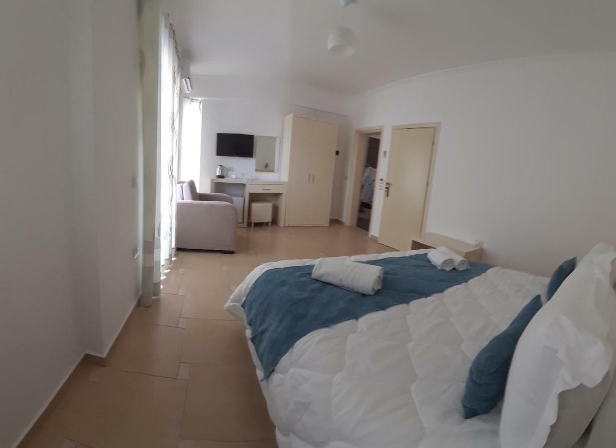 Aler Holiday Inn Sarandë Quarto foto